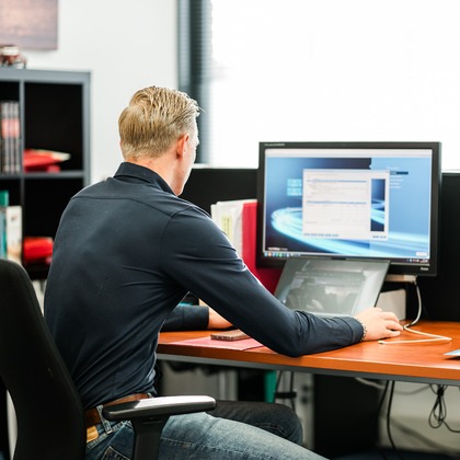 PeerCMS Website en webapplicatie